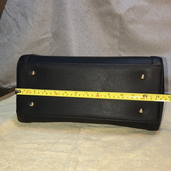 Black Duffle Handbag, Unbranded - Picture 15 of 15